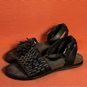 OTBT Voyage Sandals Women’s Black Ankle Strap Leather Footbed Size 7.5